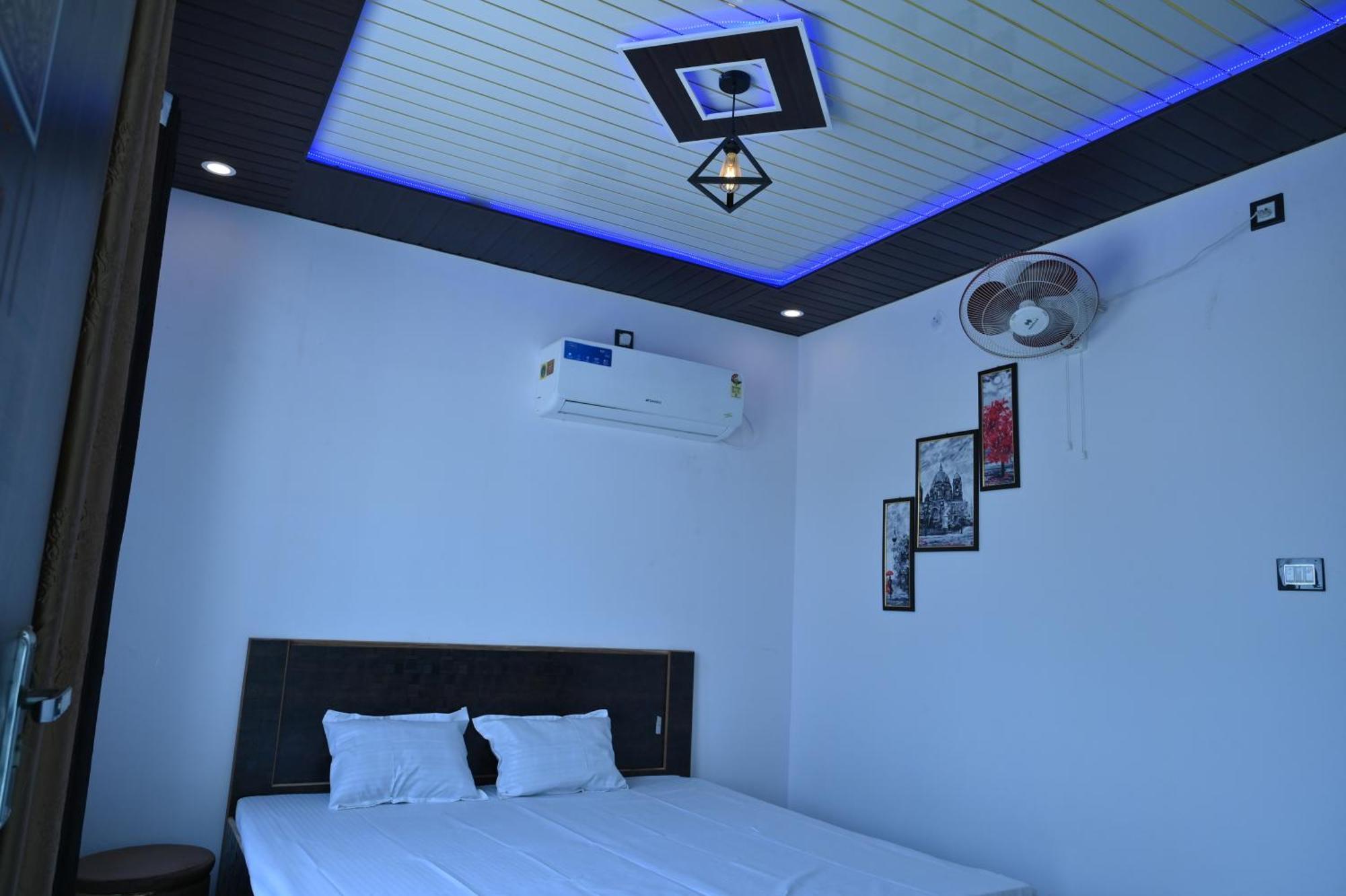 Privyrooms 戈勒克布尔 外观 照片