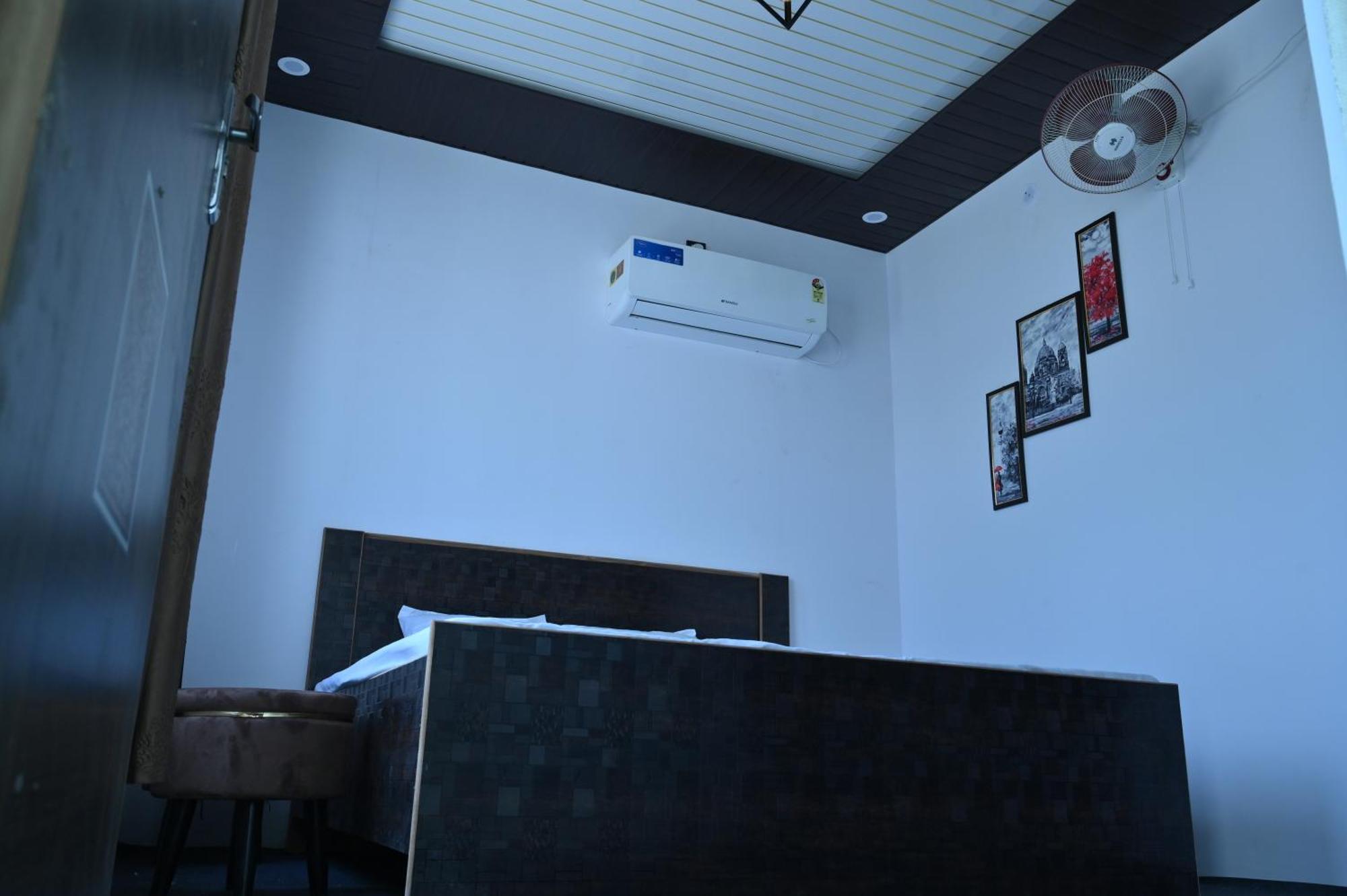 Privyrooms 戈勒克布尔 外观 照片