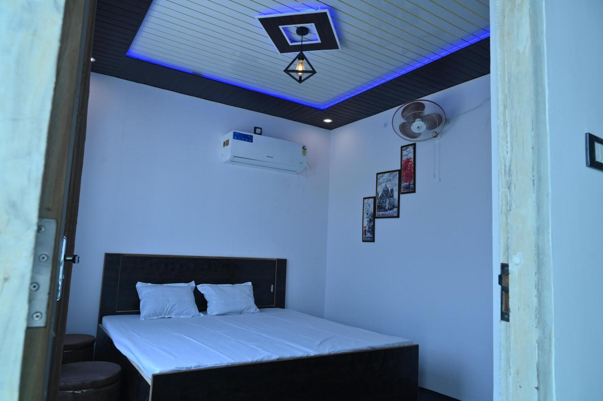 Privyrooms 戈勒克布尔 外观 照片