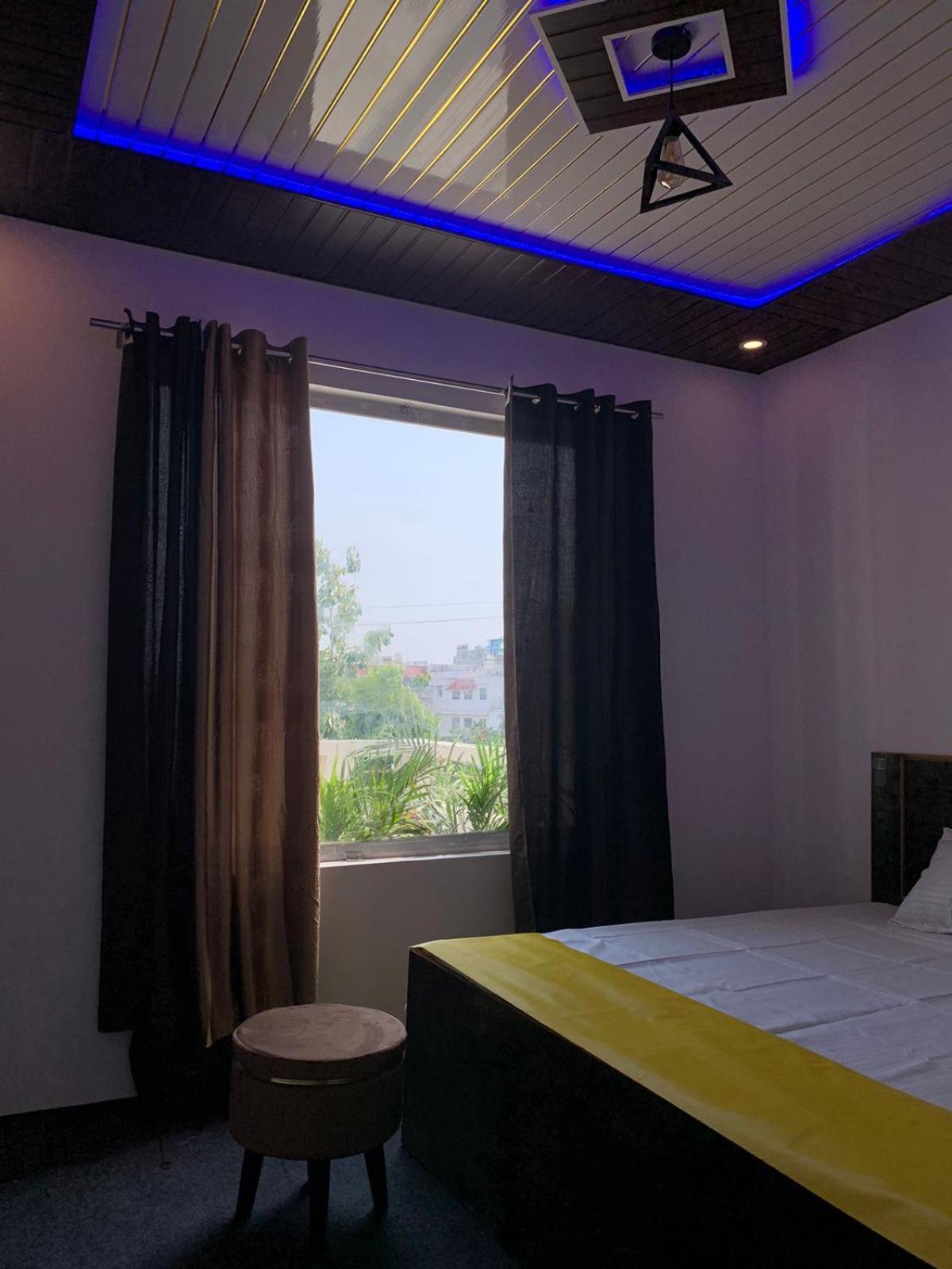 Privyrooms 戈勒克布尔 外观 照片