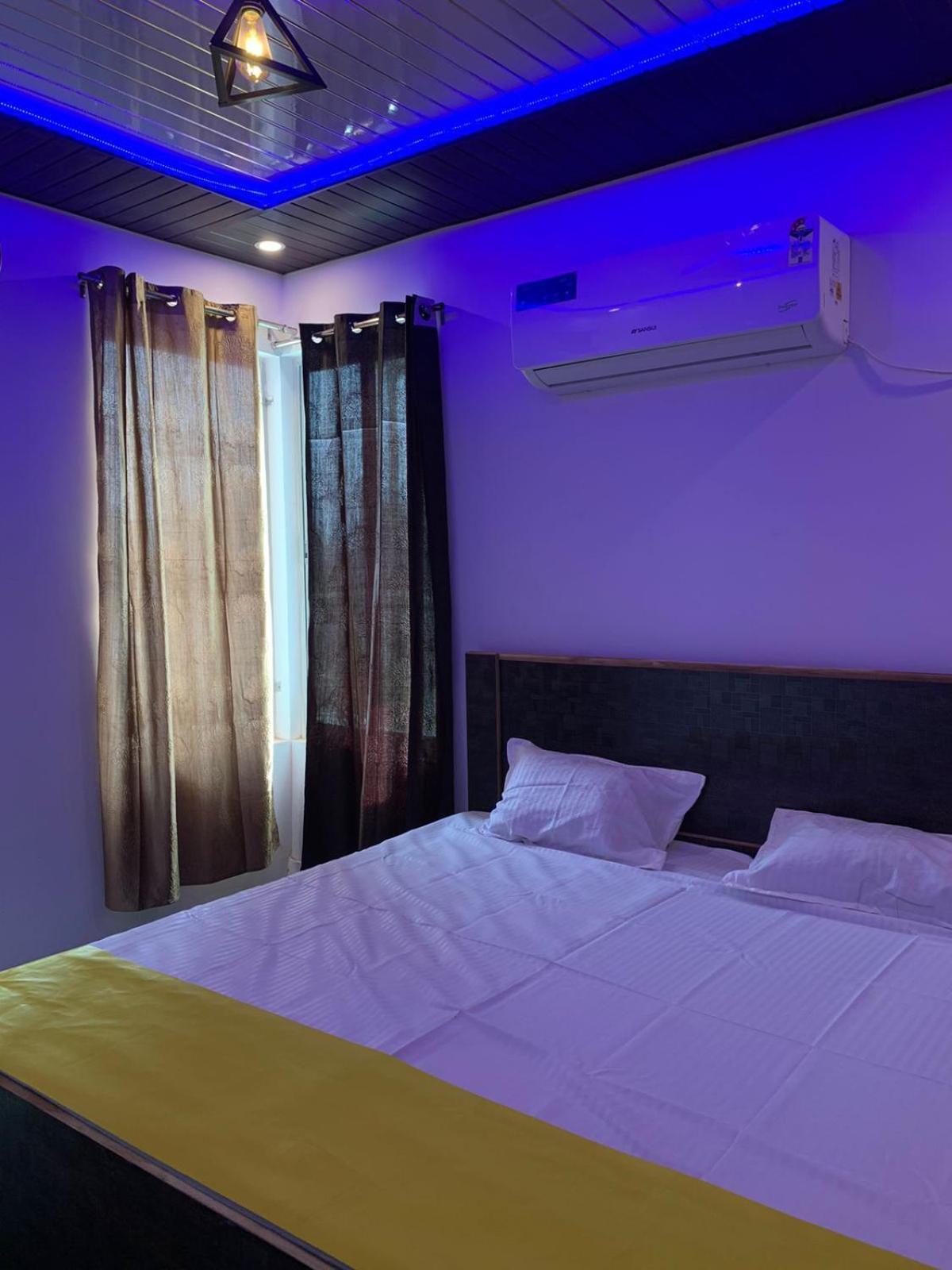 Privyrooms 戈勒克布尔 外观 照片