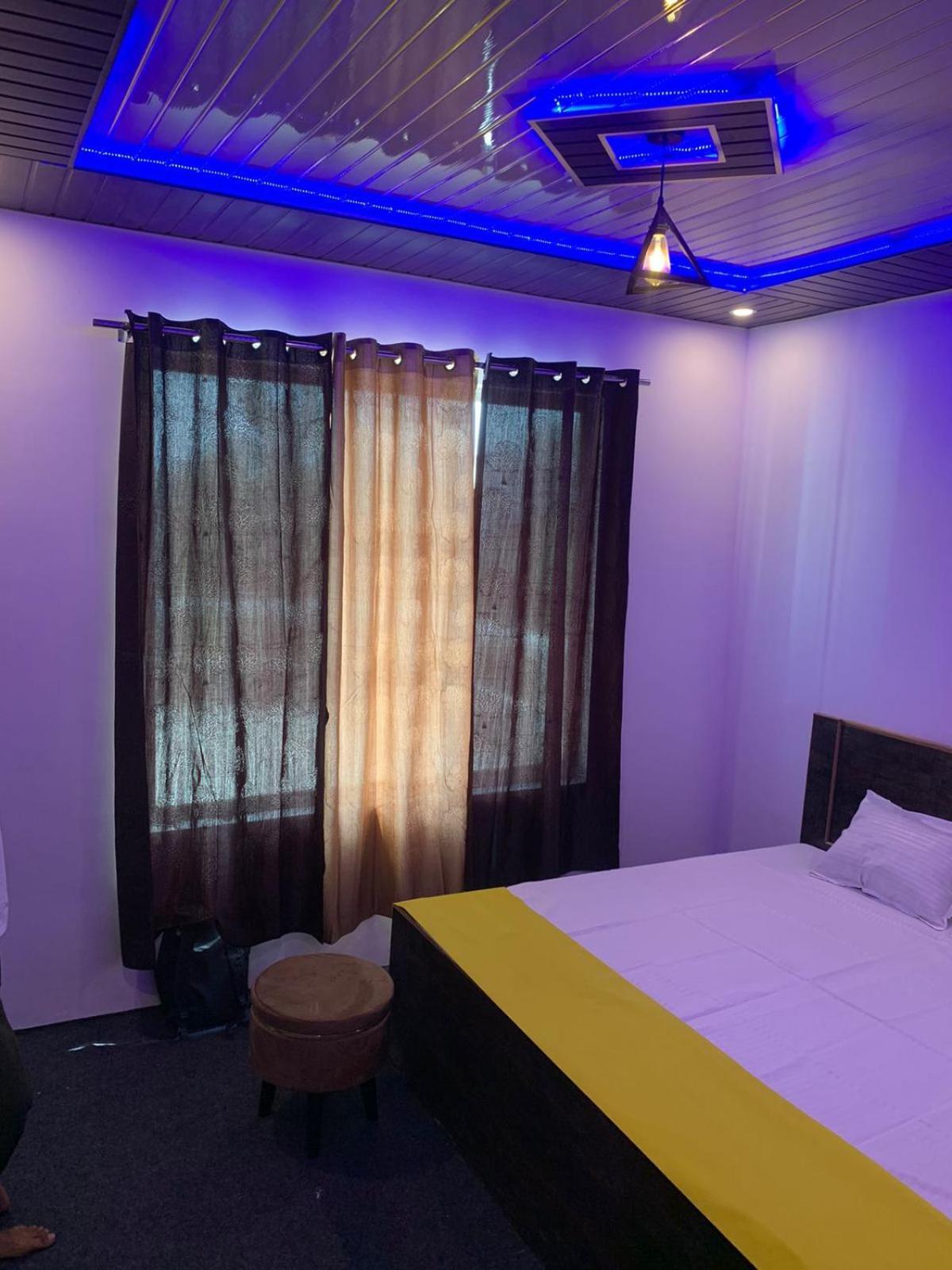 Privyrooms 戈勒克布尔 外观 照片