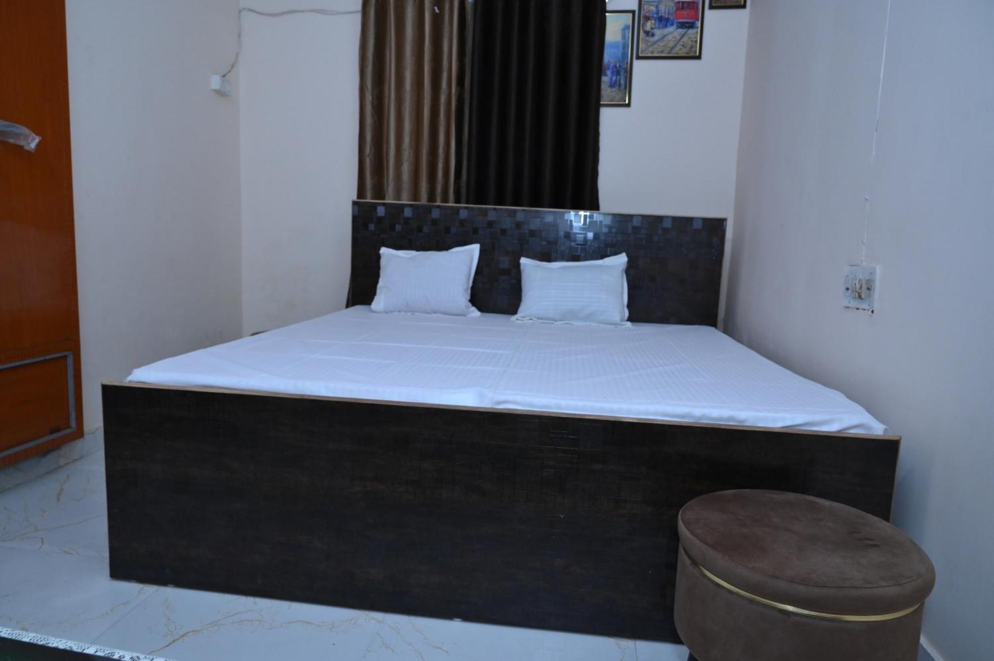 Privyrooms 戈勒克布尔 外观 照片