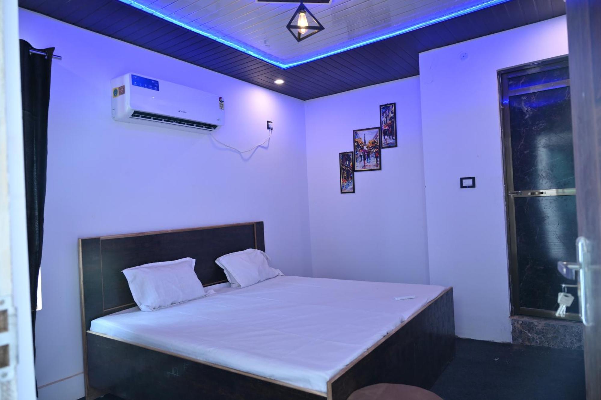 Privyrooms 戈勒克布尔 外观 照片