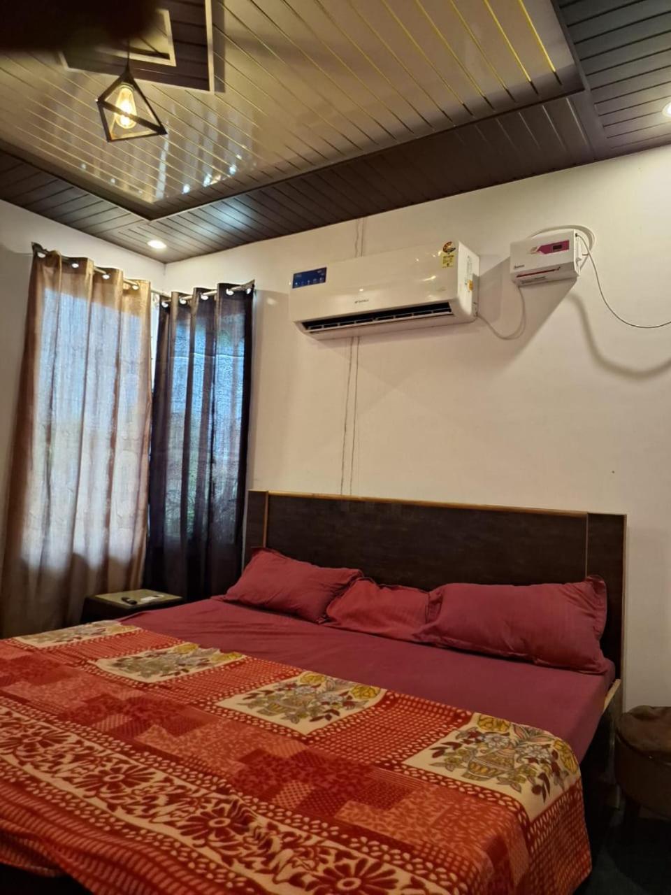 Privyrooms 戈勒克布尔 外观 照片